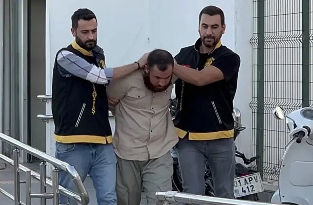 Uykuda ailesini katleden sanık: Bacağıma dinleme cihazı takıldı