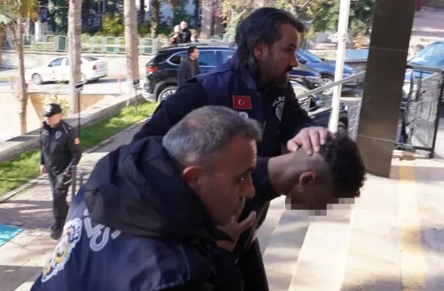 Ailevi sorunlarını anlattığı arkadaşı beklediği tepkiyi vermeyince öldürdü