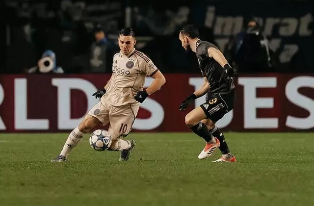 Ajax’tan ilk galibiyet! Önde olan Karabağ son dakikalarda yıkıldı