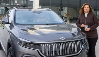 AK Parti’ye geçeceği iddia edilen CHP’li başkan, TOGG aldı