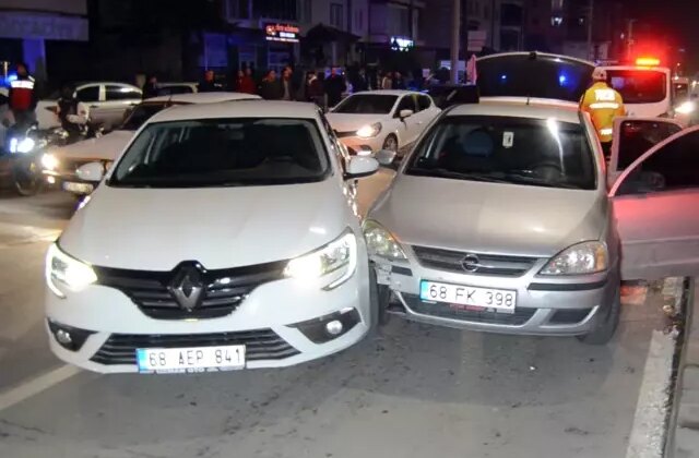 Alkollü sürücü emniyet müdürünün bulunduğu makam aracına çarptı