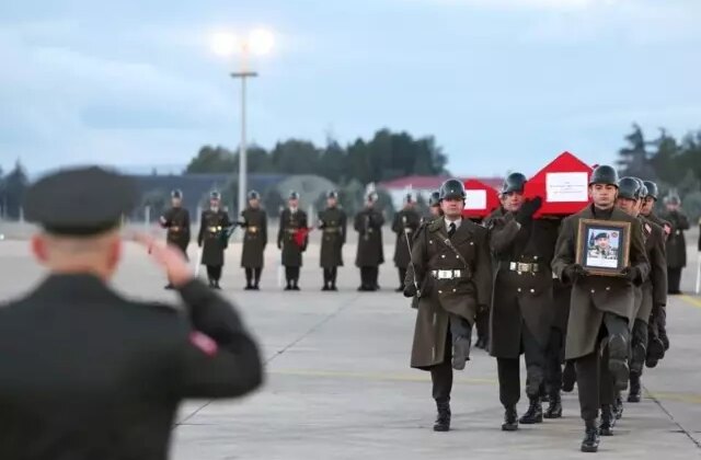 Ankara’da düşen jette hayatını kaybeden Libya Genelkurmay Başkanı memleketinde toprağa verildi