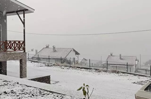 Başkente mevsimin ilk karı düştü, her yer beyaza büründü