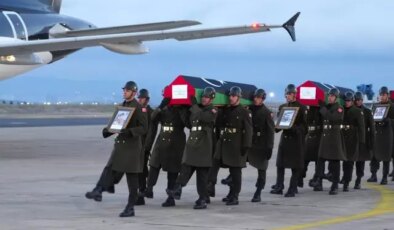 Uçak kazasında hayatını kaybeden Libya heyeti resmi törenle ülkelerine uğurlandı