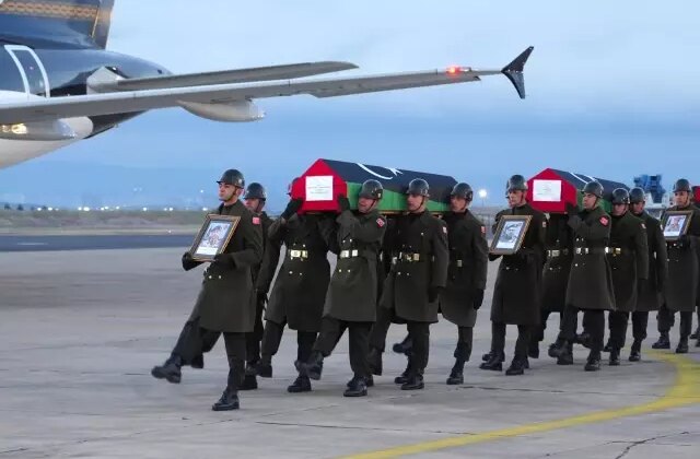 Uçak kazasında hayatını kaybeden Libya heyeti resmi törenle ülkelerine uğurlandı