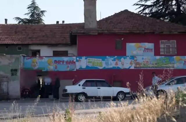 Hayır mağazasında cinsel ilişki karşılığı yardım skandalına 35 yıla kadar hapis talebi