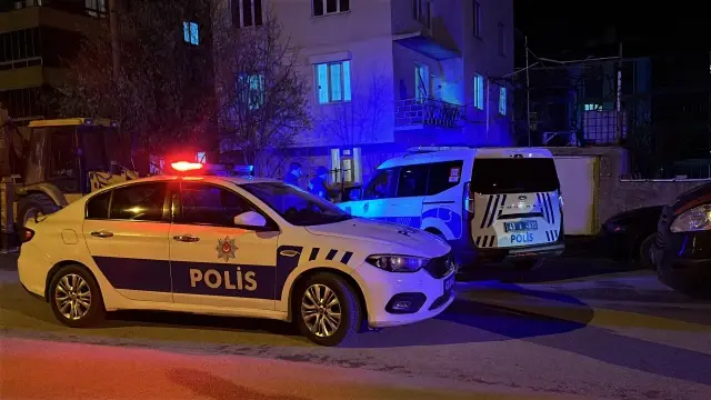 Aile içi tartışmada facia! Annesini darbeden babasına saldırdı