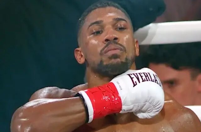 Anthony Joshua’dan maça damga vuran hareket