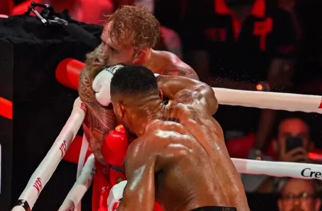 Anthony Joshua, Jake Paul’un çenesini kırdı
