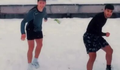 Arda Güler ve Yiğit Efe Demir, -4 dereceye aldırış etmeden karda futbol oynadı