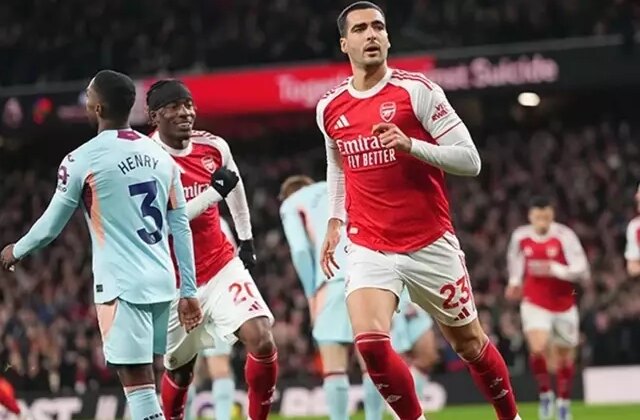 Premier Lig’de lider Arsenal, Brentford’u iki golle geçti