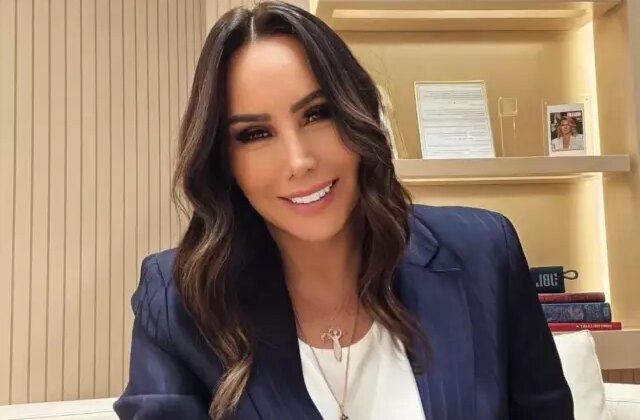 Asena doğum gününde böyle coştu! Dansı ve tarzıyla dikkat çekti