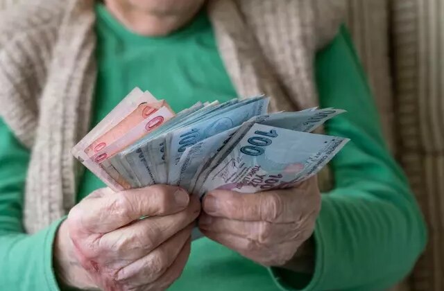 Asgari ücreti nokta atışı bilen uzman emekli zammı için rakam verdi