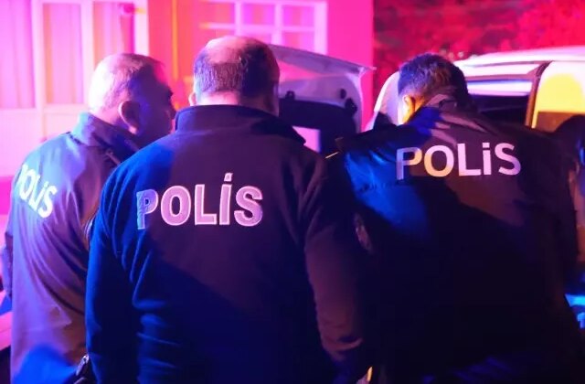 Avukat, annesini bıçaklayarak öldürdü! Üvey baba da gözaltında