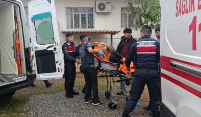 Babasını ve yengesini silahla vurup kendini eve kilitledi