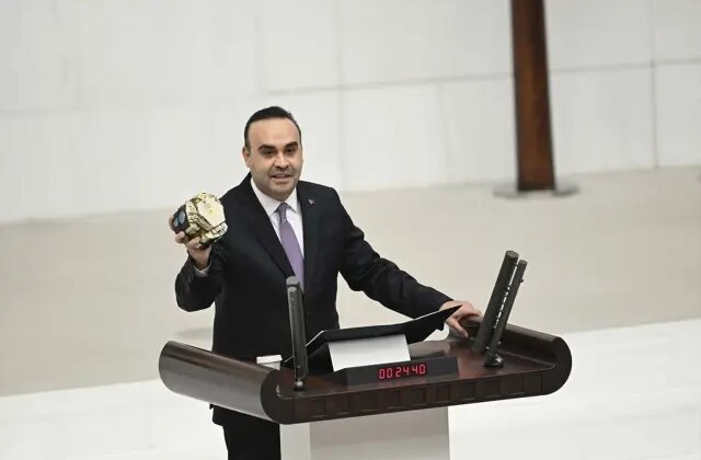 Bakan Kacır milli sensör MİHAL’i meclis kürsüsünden tanıttı