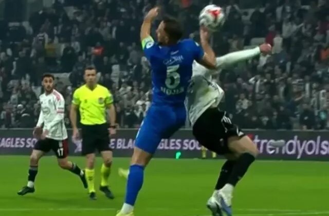 Beşiktaş’tan tepki: Tiyatro devam ediyor