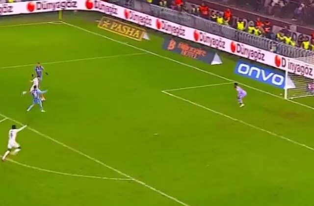 Beşiktaşlı taraftarlardan Jurasek’e büyük tepki