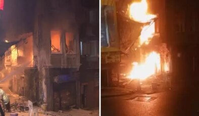 Beyoğlu’nda 4 katlı binada yangın çıktı: Bina sakini 2 kişi çatıya sığındı