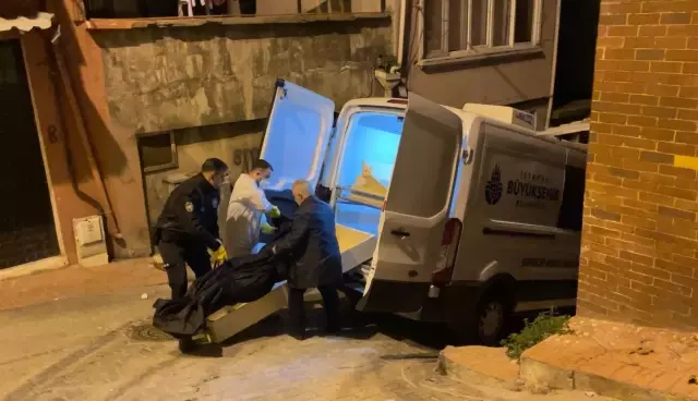 Beyoğlu’nda yalnız yaşayan Angolalı kadın yatak odasında ölü bulundu