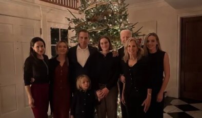 Biden’dan Noel fotoğrafı kafaları karıştırdı, neredeyse görünmez oldu