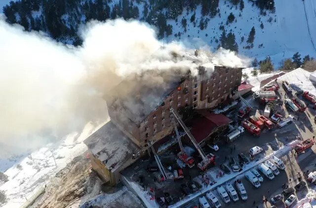 Bolu’daki Grand Kartal Otel yangını soruşturmasında 9 bürokrata yurt dışı çıkış yasağı