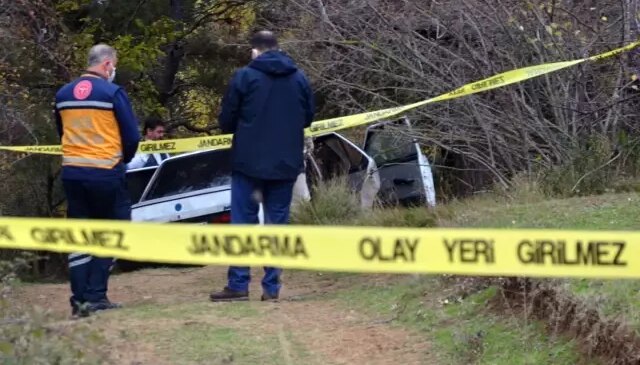 Boşandığı eşini otomobilde vurup canına kıydı