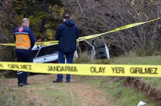 Boşandığı eşini otomobilde vurup canına kıydı