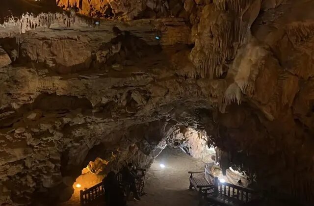 Bu mağarada 15 gün boyunca yarım saat kalan ölüm hariç her derdine şifa buluyor