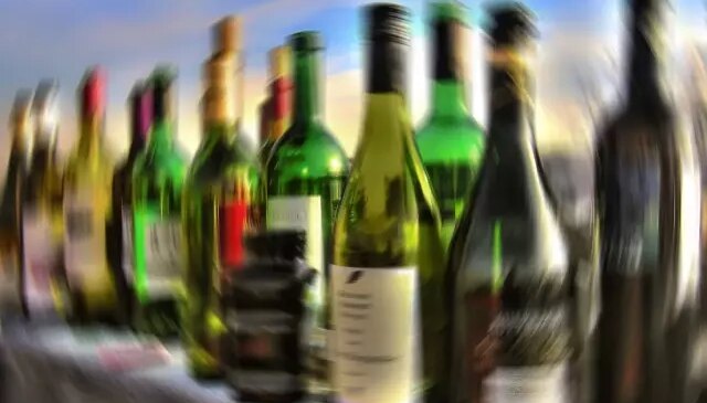 Bunu kardeşiniz yapsa dahi sakın tüketmeyin! İnternetten bidonla alınıp, pet şişeyle satılıyor