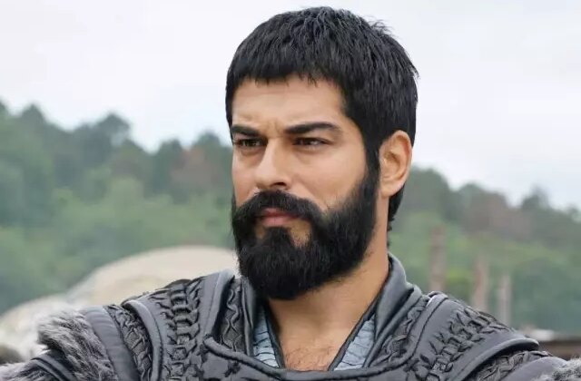 Burak Özçivit’ten rekor anlaşma! Kazandığı para dudak uçuklattı