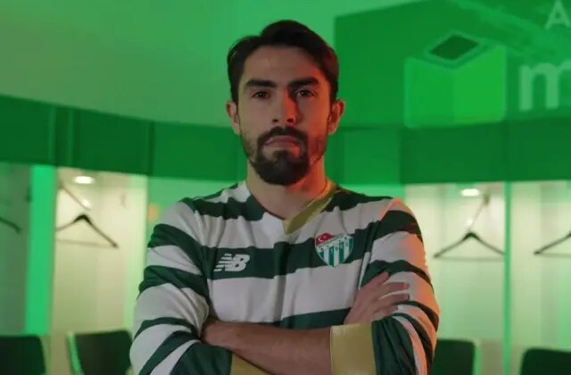 Bursaspor, Rahmetullah Berişbek’i kadrosuna kattı