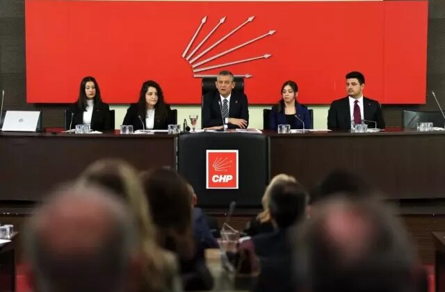 Yeni Parti Meclisi toplandı! Özgür Özel, CHP’de yeni dönemin adını duyurdu