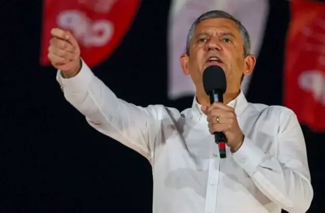 CHP lideri Özgür Özel’den emeklilere ‘bir asgari ücret ikramiye’ vaadi