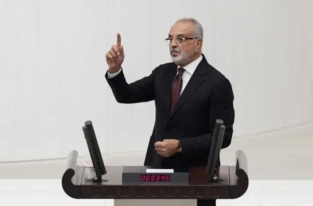 “Çift maaş alıyorum” diyen Sırrı Sakık’tan Meclis tarihine geçecek öneri