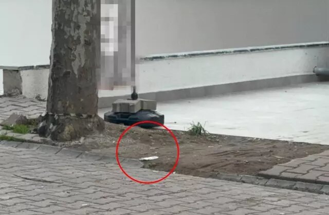 Çöpe atmak için yerden aldığı kargo poşetinin içinden 60 bin dolar çıktı