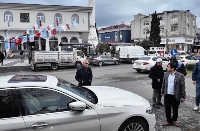 Cumadan çıkan gördüğü manzara karşısında isyan etti! Müftü bile mağdur oldu