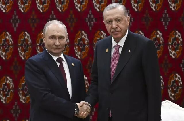 Cumhurbaşkanı Erdoğan, Türkmenistan’da Putin ile görüştü