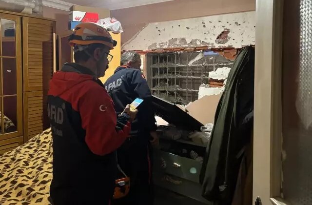 Yer yerinden gerçekten de oynadı! Uyanınca yatak odasının yıkıldığını öğrendi