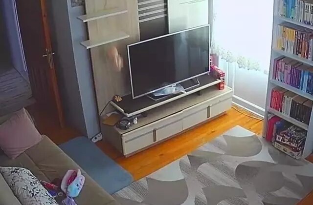 Depremin şiddetini gözler önüne görüntü! Beşik gibi sallandı