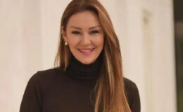 Derin göğüs dekolteli kıyafetiyle bakışları üzerine topladı! Tüm düğmeler açık