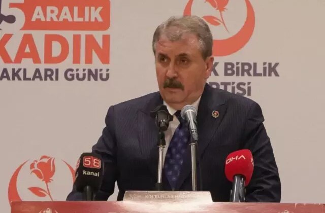 Destici’den kadın üniversitesi ve hastanesi çağrısı