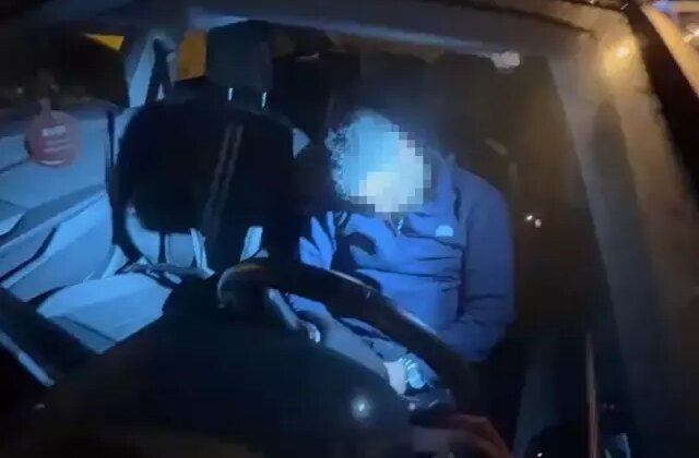 Direksiyon başında sızıp kaza yapan sürücü 3 saat uyanmadı