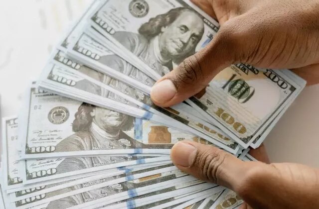 Dünyaca ünlü iş insanı çalışanlarına 30’ar milyon lira prim dağıttı