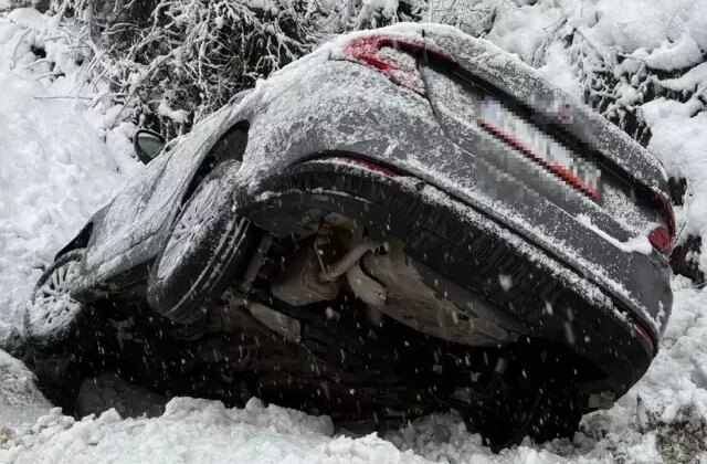 Düzce’de kar kazası: 8 kişilik aile kanala uçtu