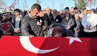 Şehidin kardeşinden yürek yakan sözler: Bizi orada bekle ağabey