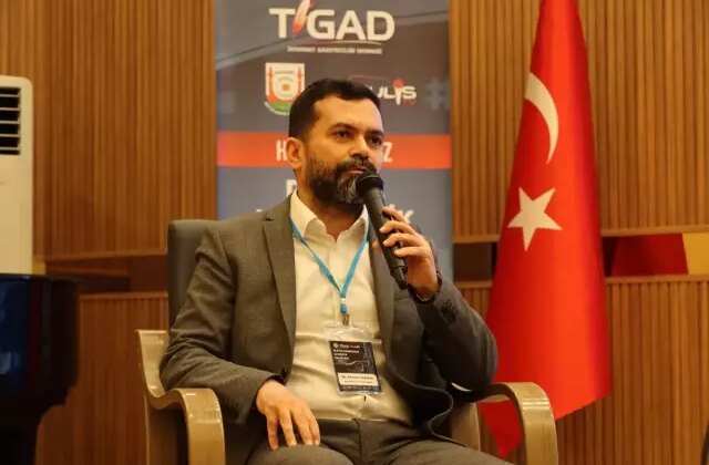 150 gazeteciyi bir araya getiren çalıştay! Dr. Ekrem Teymur yapay zekanın manipülasyona açık yönlerine dikkat çekti