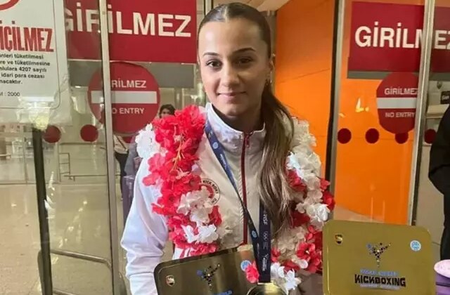 Elif Ceren Şanlı, Dünya Kick Boks şampiyonu oldu