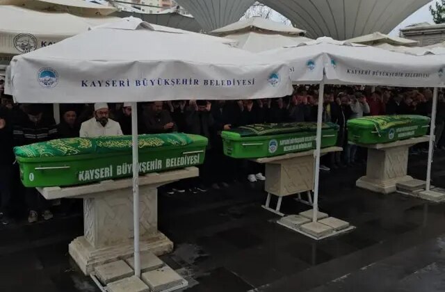 En acı cenaze! Yan yana tabutlar görenleri kahretti