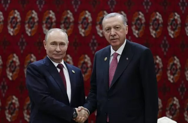 Erdoğan ve Putin, Türkmenistan’da bir araya geldi